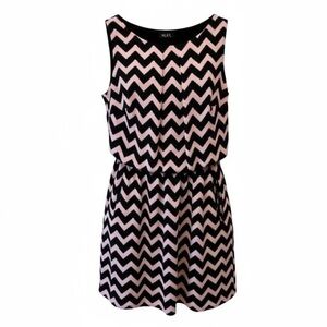 SLNY Plus Size Pink and Black Zig Zag Design Midi Dress